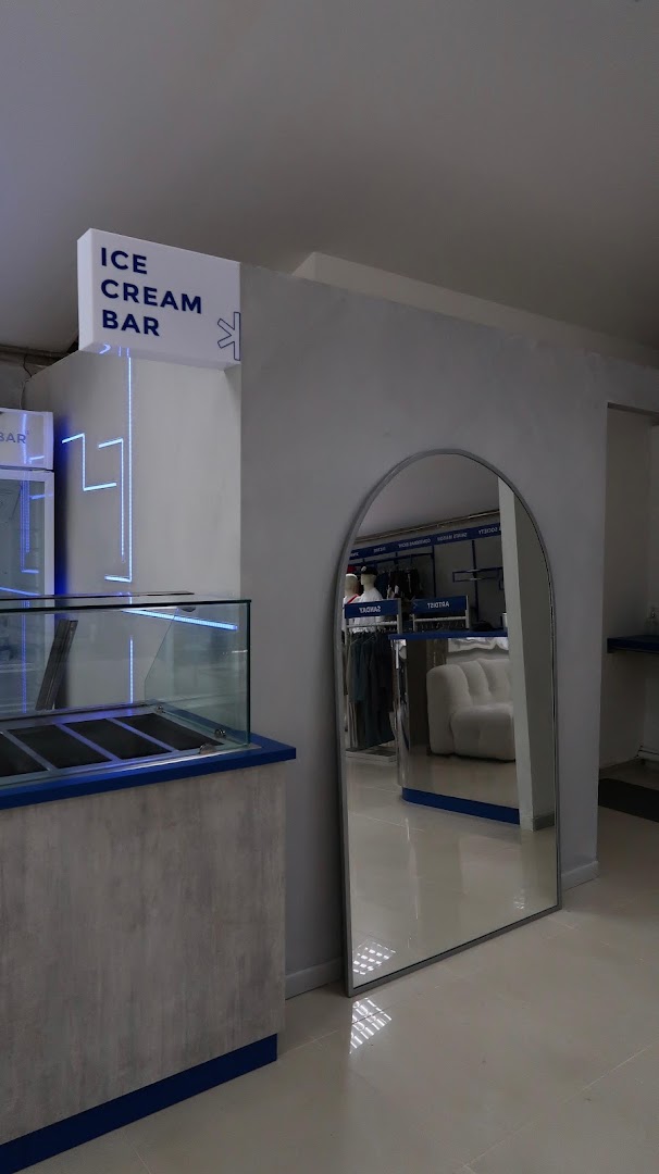 Asterisko Concept Store: clear view of shop interior