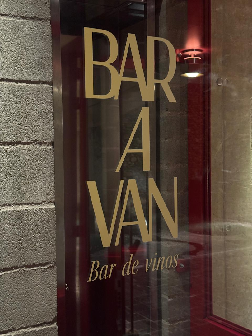 Baravan: clear signage of the venue