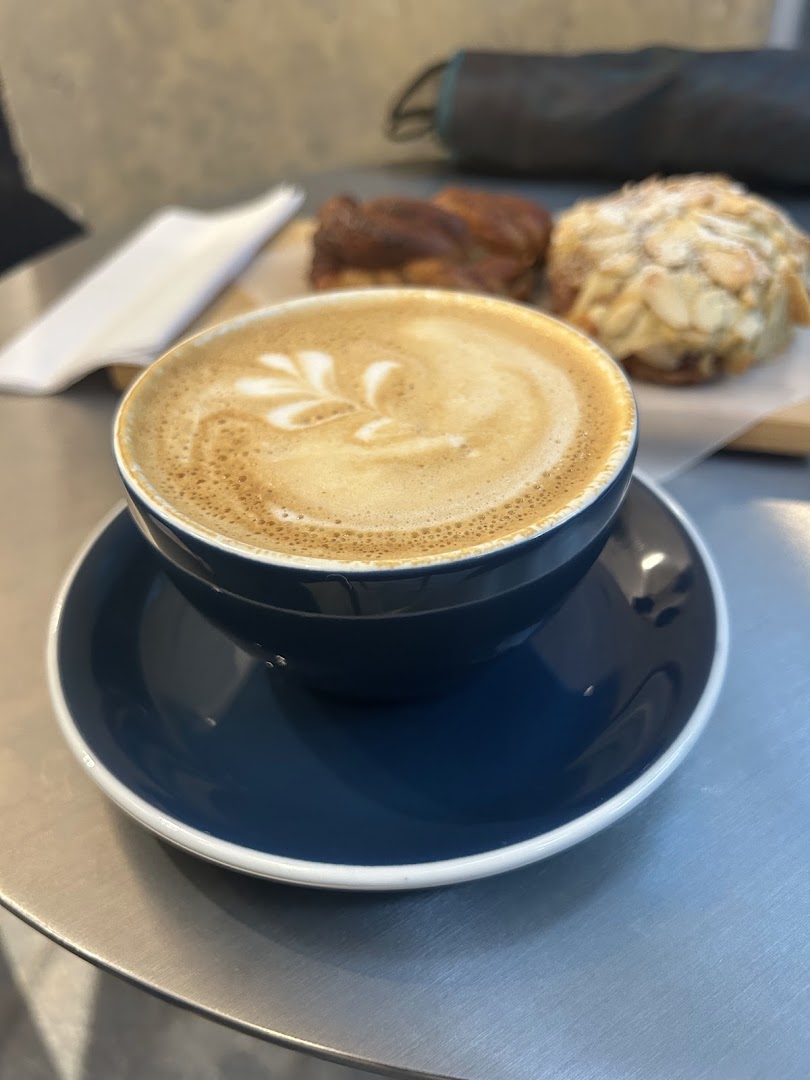 Café Masa: appetizing photo of coffee and pastry