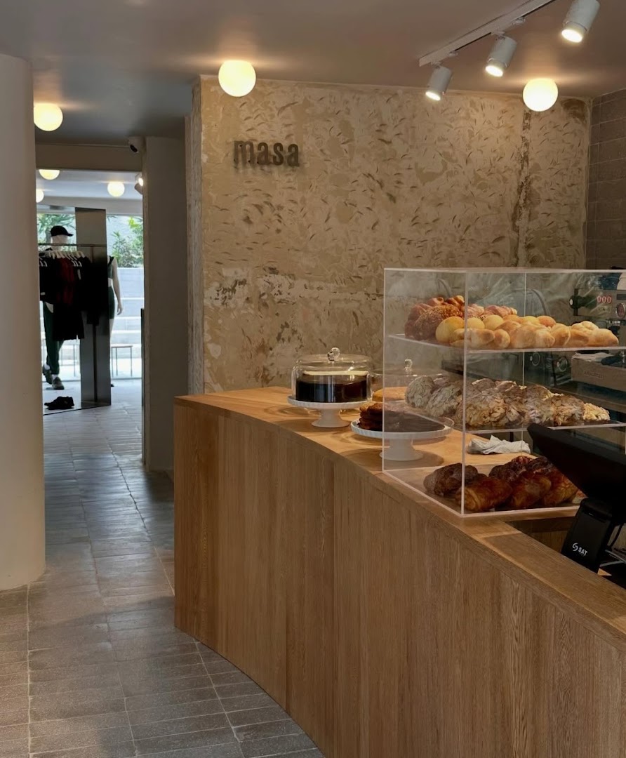 Café Masa: inviting interior and food display