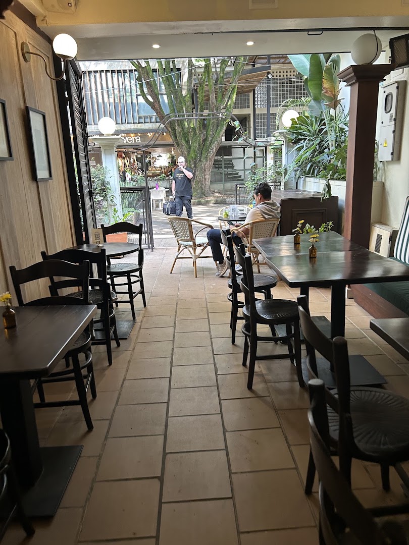 Época Café Bar: clear view of venue atmosphere