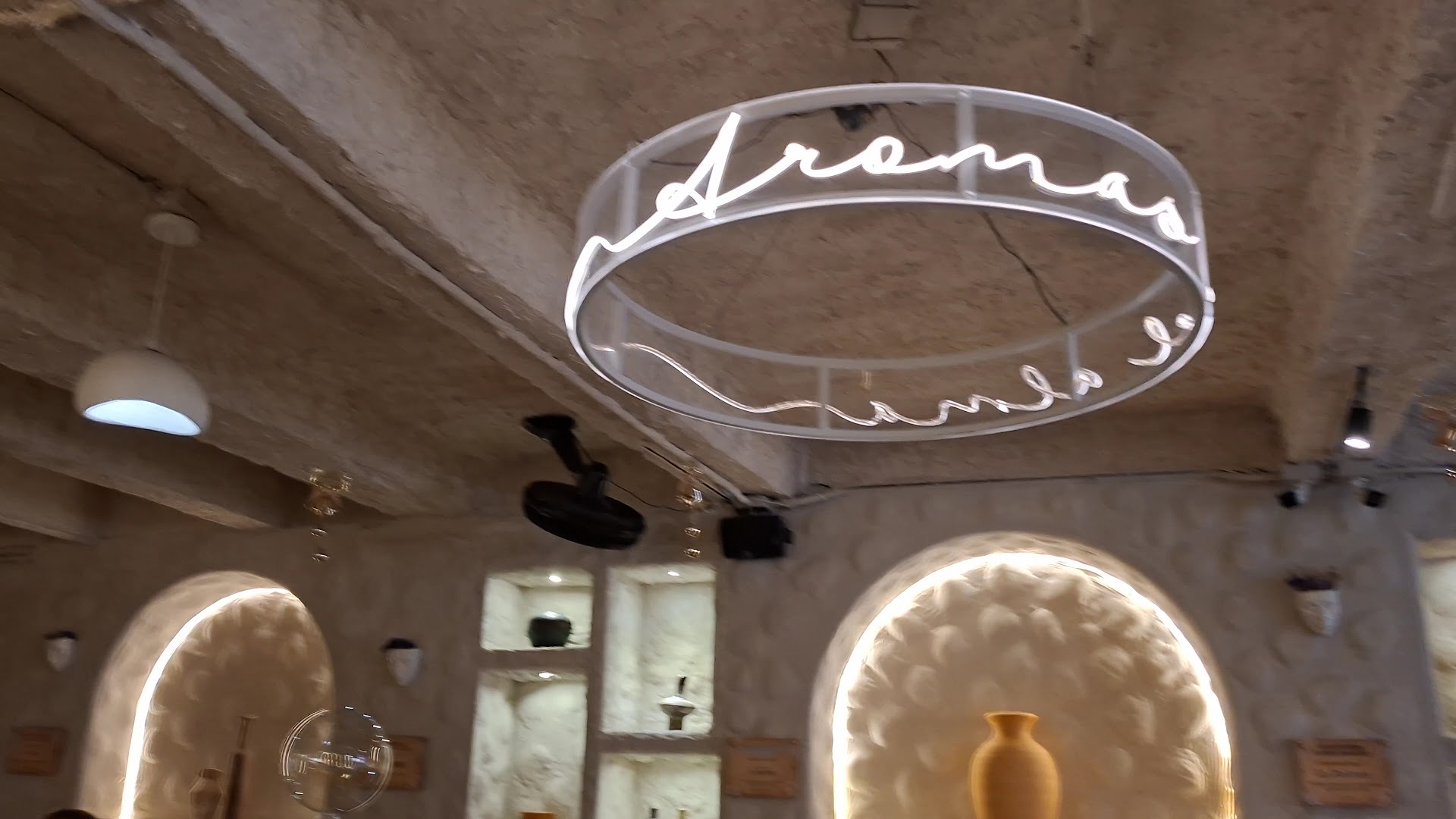 La Dolores: attractive restaurant interior design