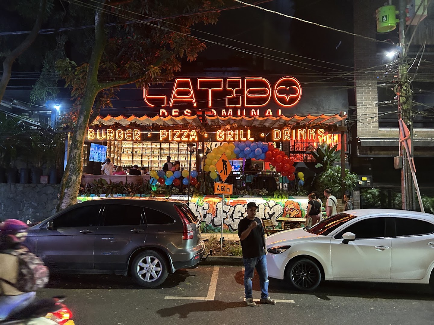 Latido Descomunal: clear exterior shot of venue