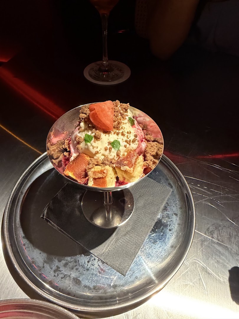 Ocre: appetizing photo of bar dessert