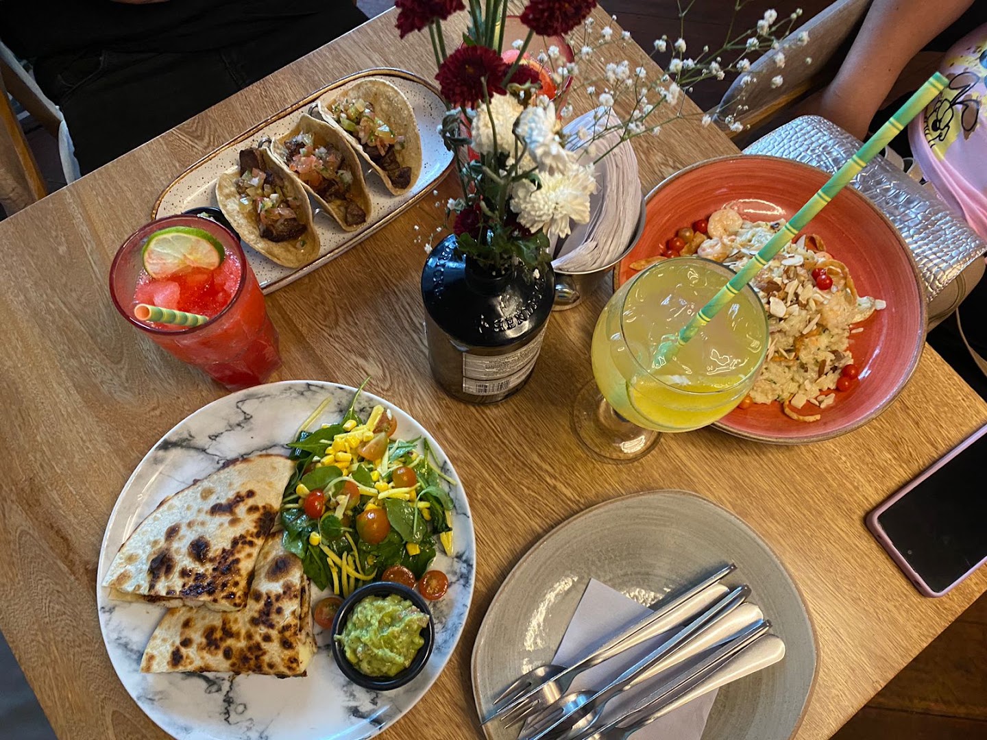 Restaurante Gata: appetizing food and drink presentation