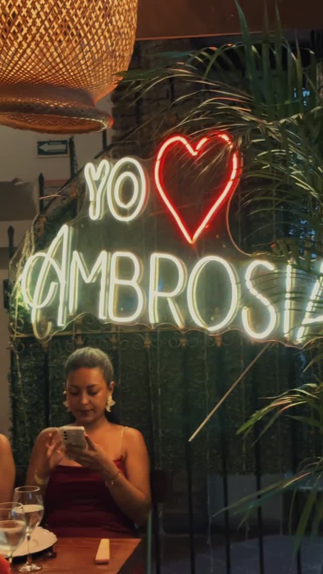 Ambrosía: restaurant atmosphere and branding