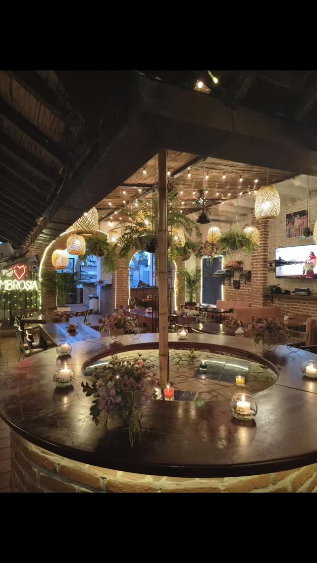 Ambrosía: inviting atmosphere and clear interior