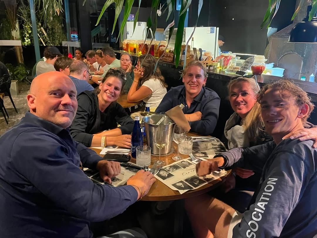 Maji By Cerón: happy customers enjoying atmosphere