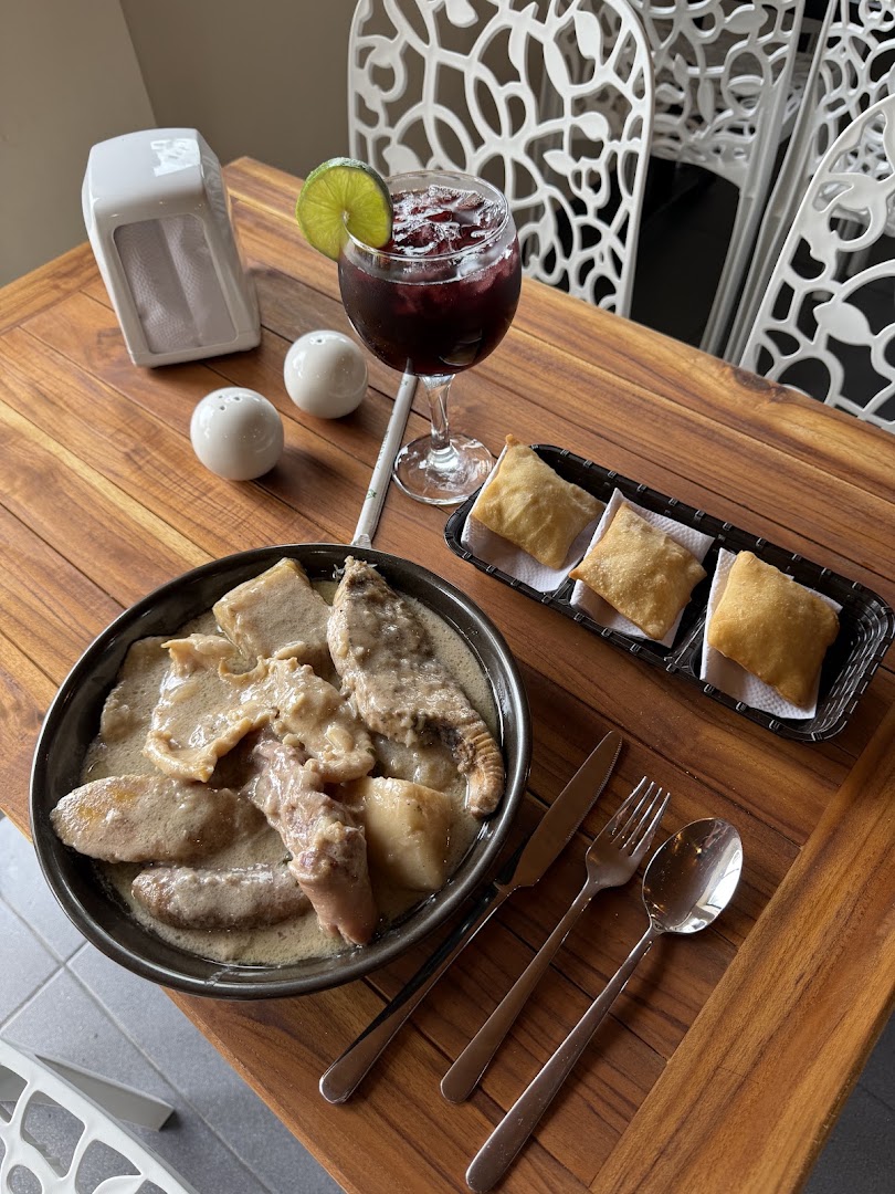 BaBud Downtown Island Home Taste: appetizing food and drink presentation