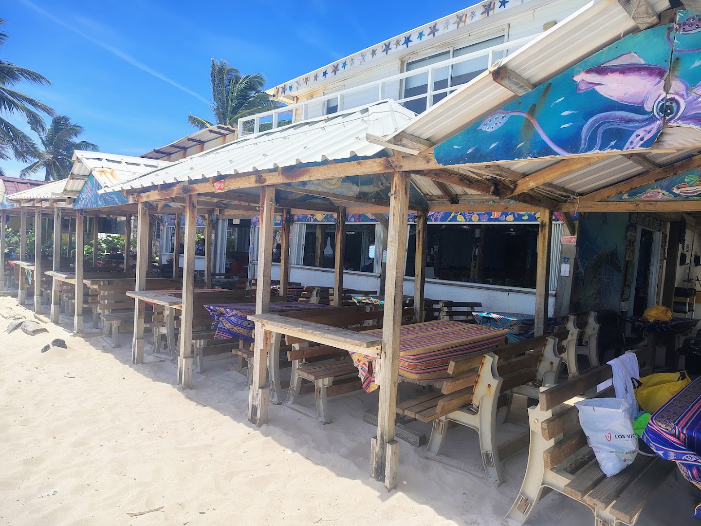 Donde Francesca: clear view of restaurant exterior