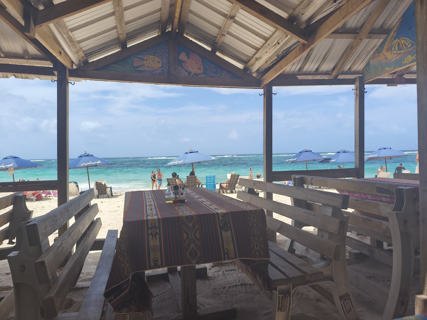 Donde Francesca: attractive beachside restaurant atmosphere