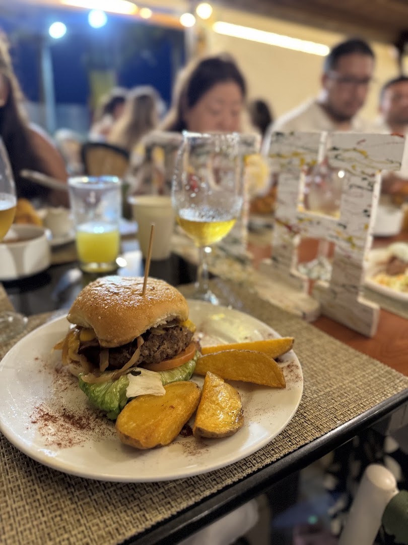 The Islander: appetizing food photo in setting