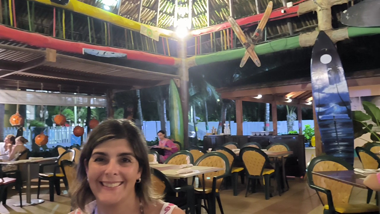 The Islander: venue atmosphere and patrons