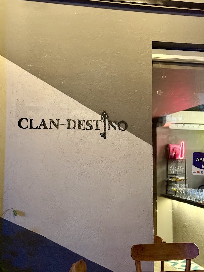 Clan Destino: clear signage and inviting atmosphere