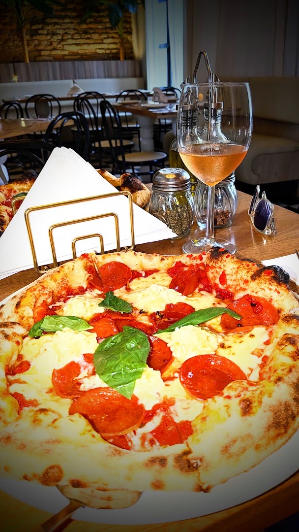 La Fresca Trattoria: appetizing food photo in restaurant