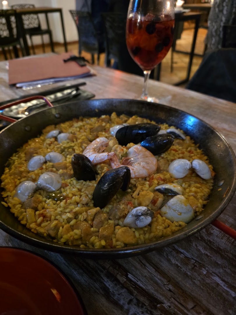 Alma Gitana: appetizing photo of served food