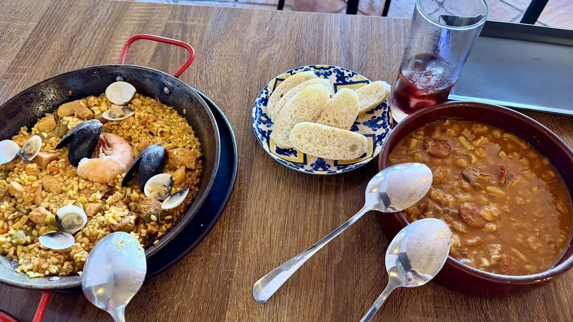 Alma Gitana: appetizing photo of served food