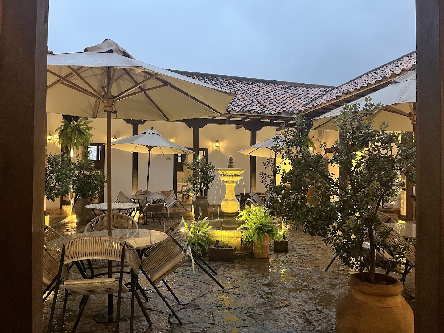 Mercé: beautiful atmospheric restaurant courtyard photo