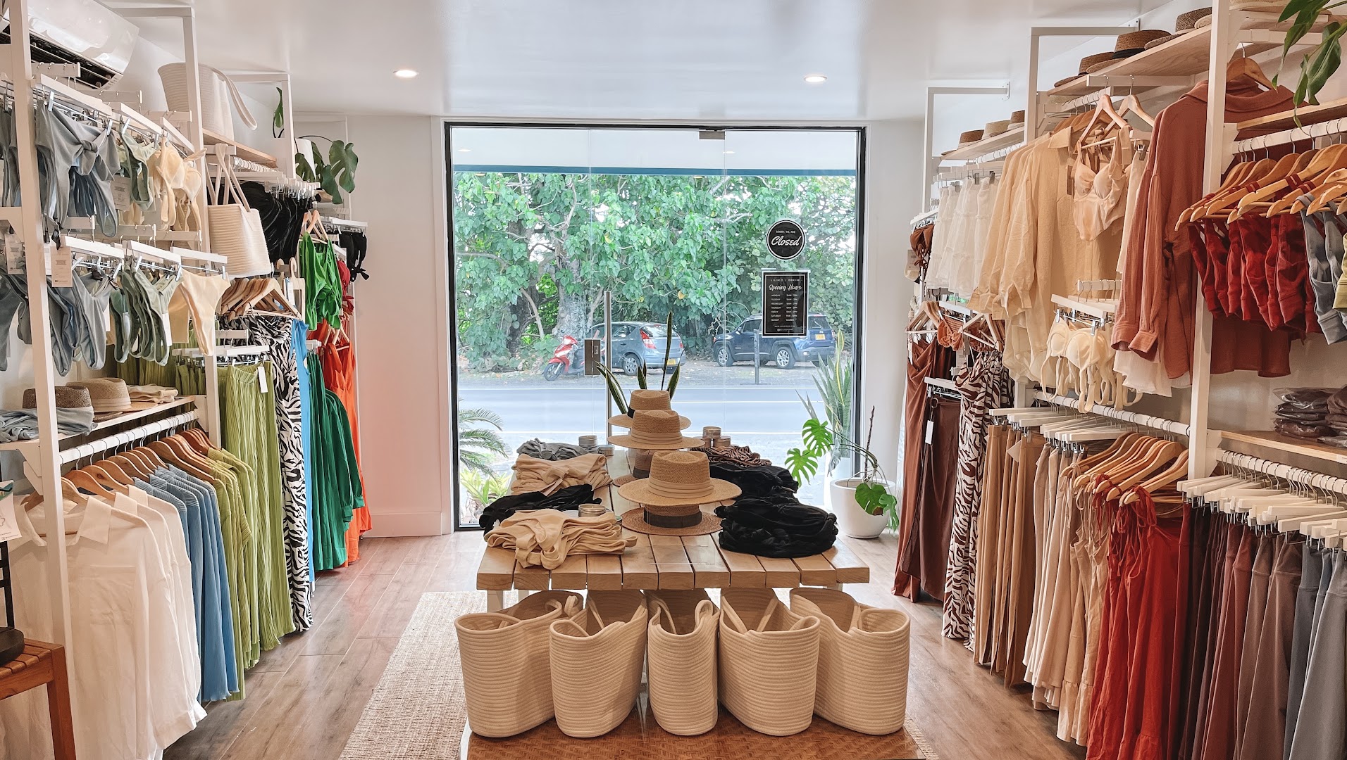 Liliko'i: clear, inviting shop interior display