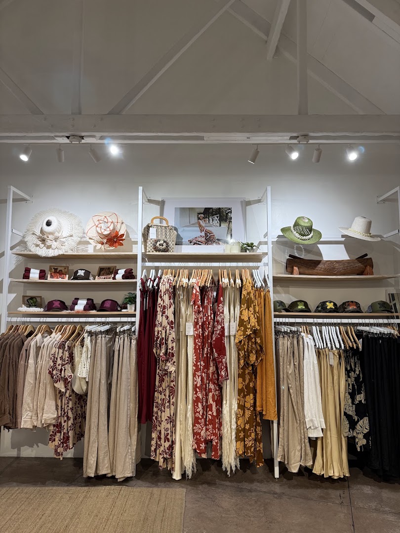 Liliko'i: clear, professional shop interior display