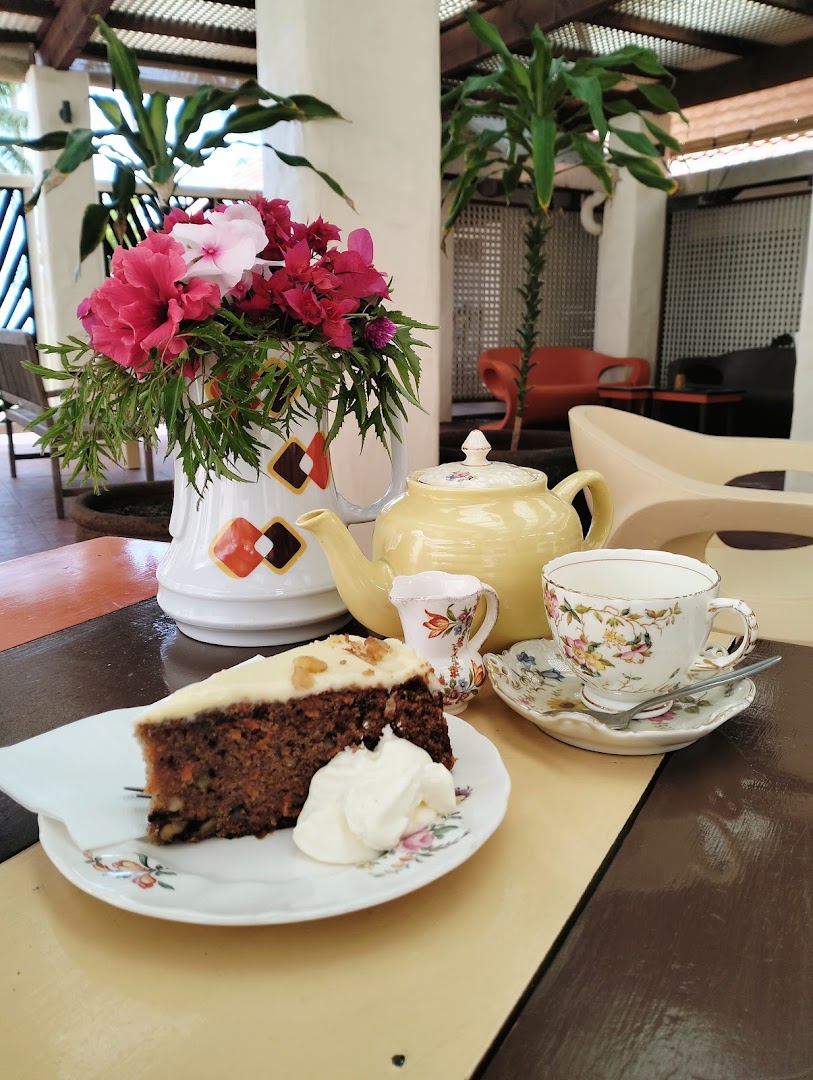 The Cafe: appealing food and drink presentation
