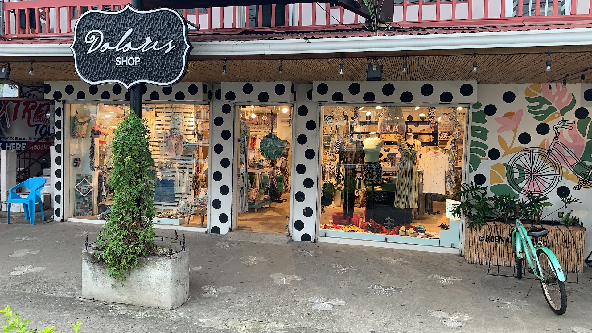 Dolores Shop: clear storefront photo showing shop