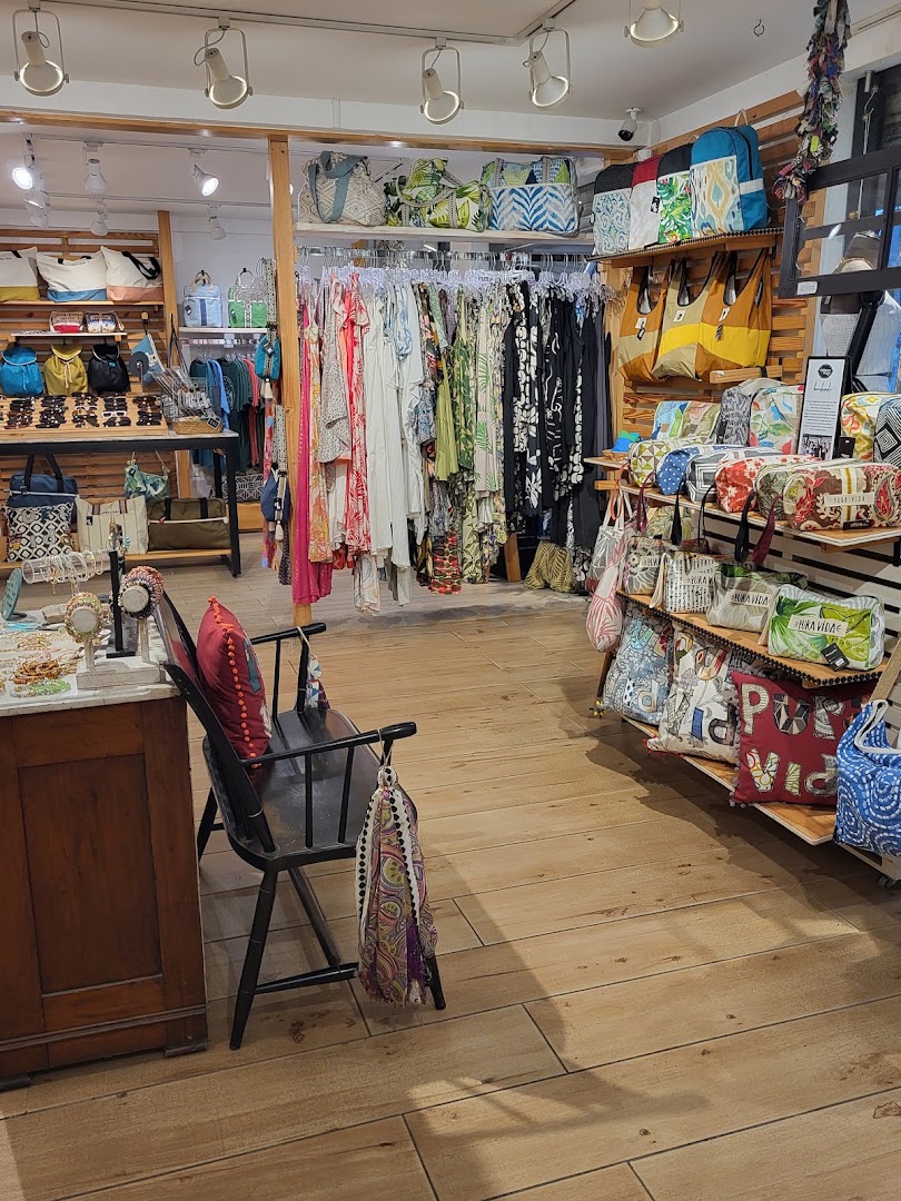 Dolores Shop: clear shop interior and products