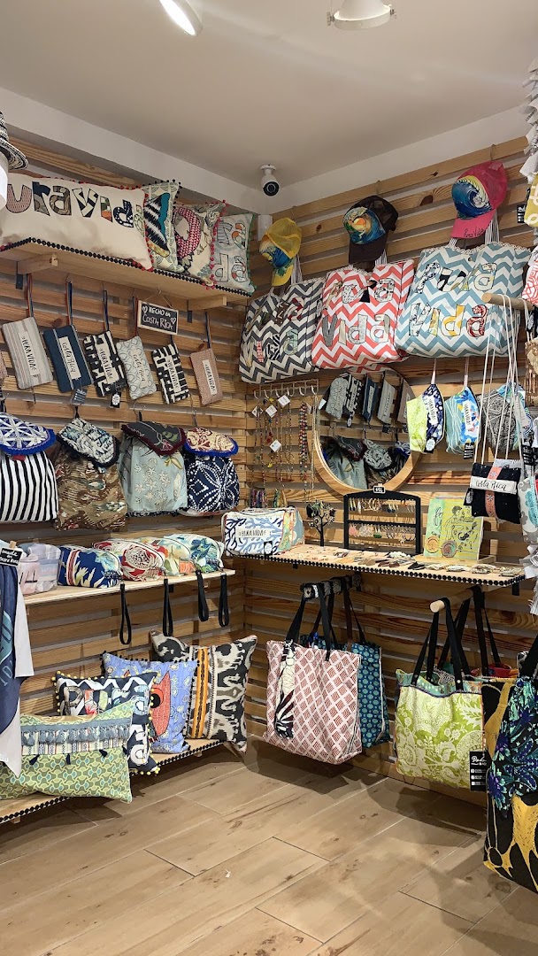Dolores Shop: clear display of shop products
