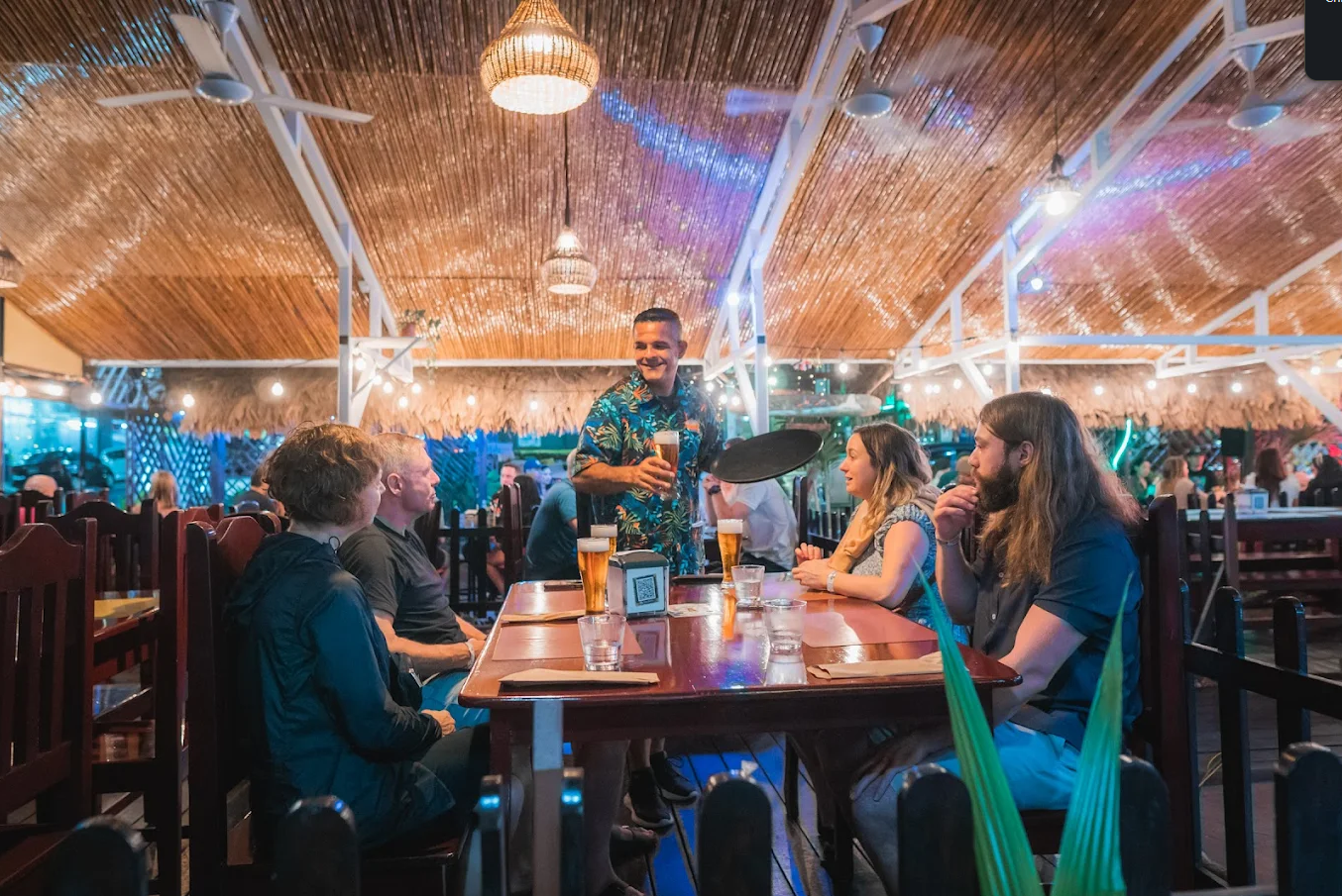 Nanku: inviting atmosphere with happy guests
