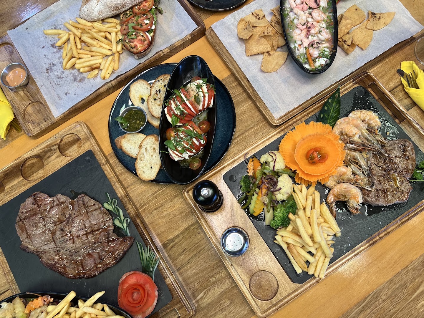Typica Coffee Bar & Grill: appetizing high-quality food photography
