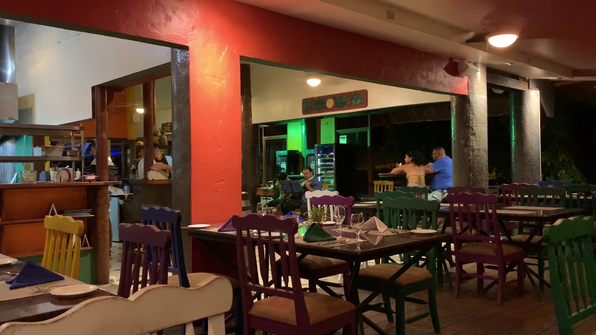 Claro Que Sí: restaurant atmosphere and interior