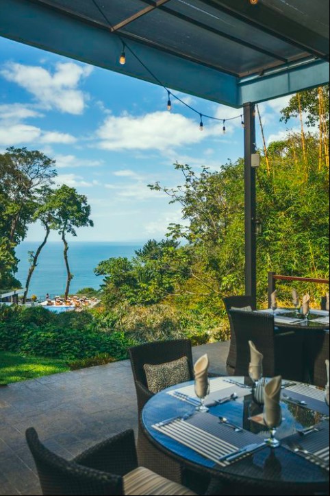 Karolas Restaurant & Bar: beautiful restaurant terrace with view