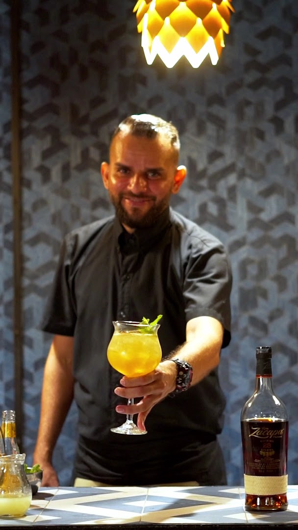 Karolas Restaurant & Bar: professional photo of staff serving