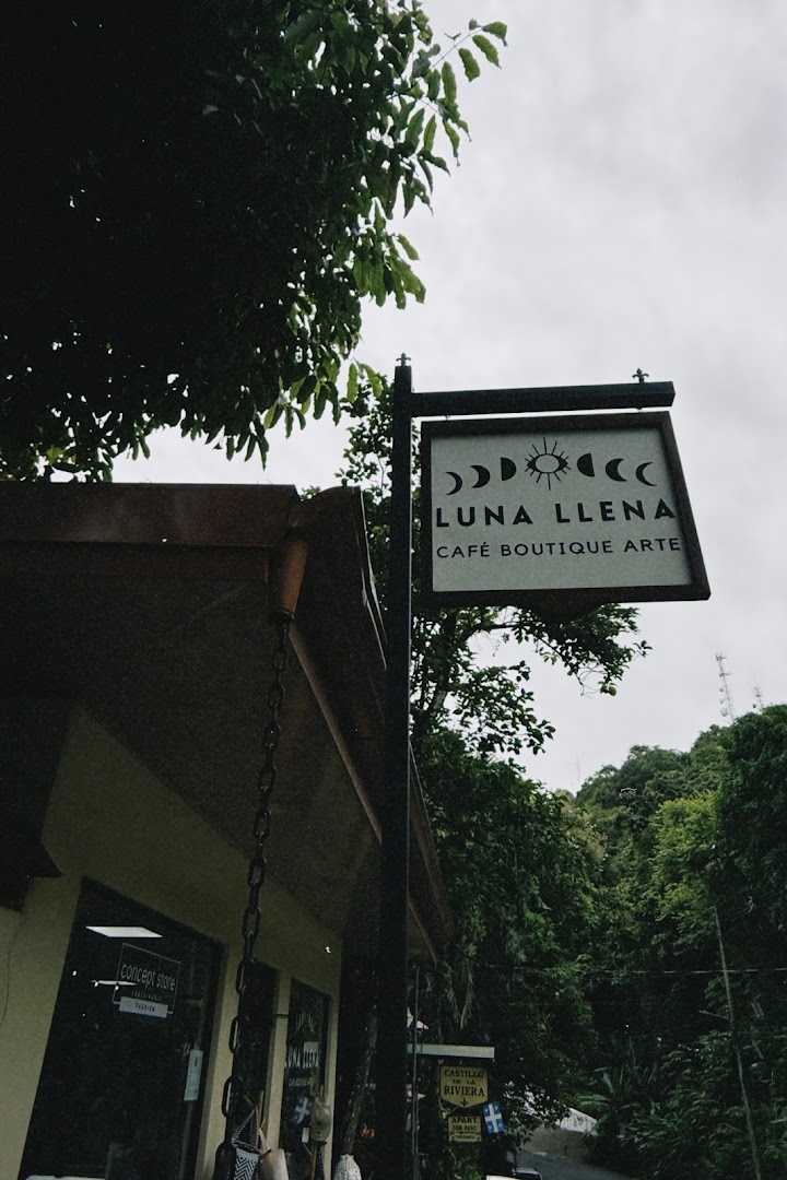 Luna Llena Collectiv: clear storefront signage and atmosphere