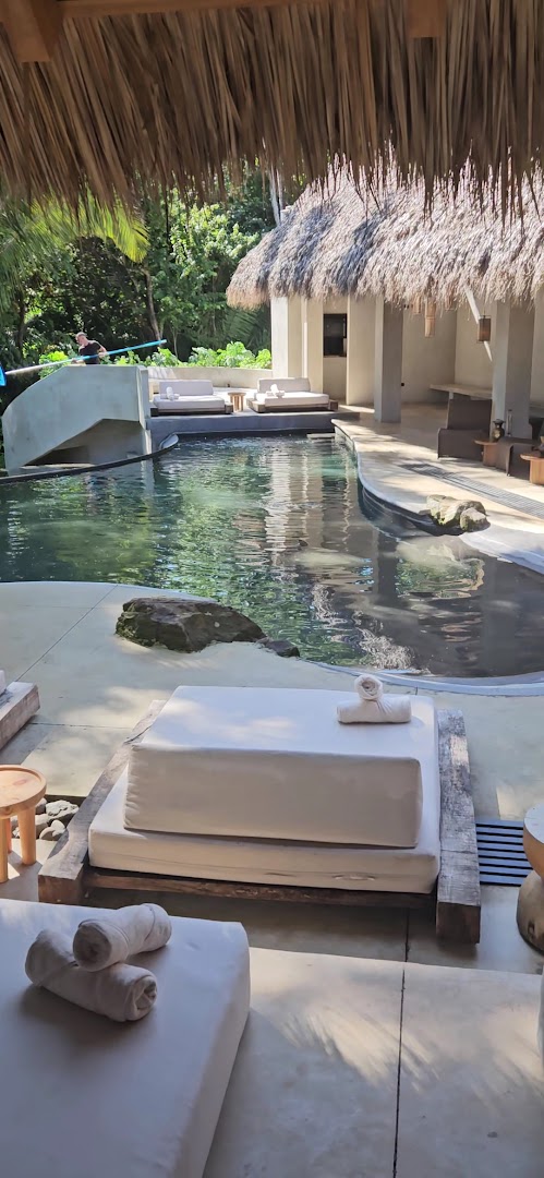 Almar: attractive venue atmosphere and pool