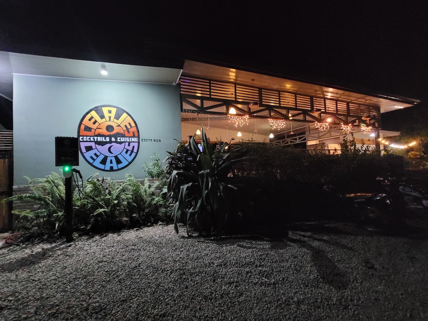 Celajes Restaurante: clear night shot of restaurant