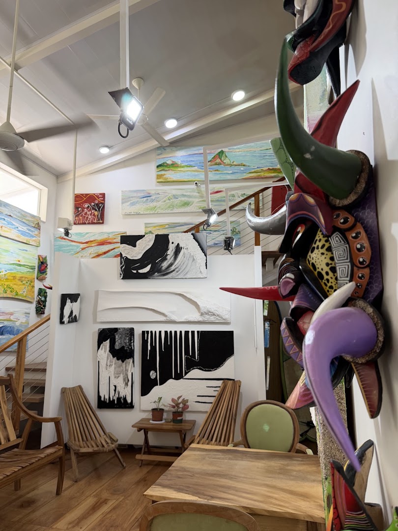 Nosara Art Gallery: gallery interior and artwork