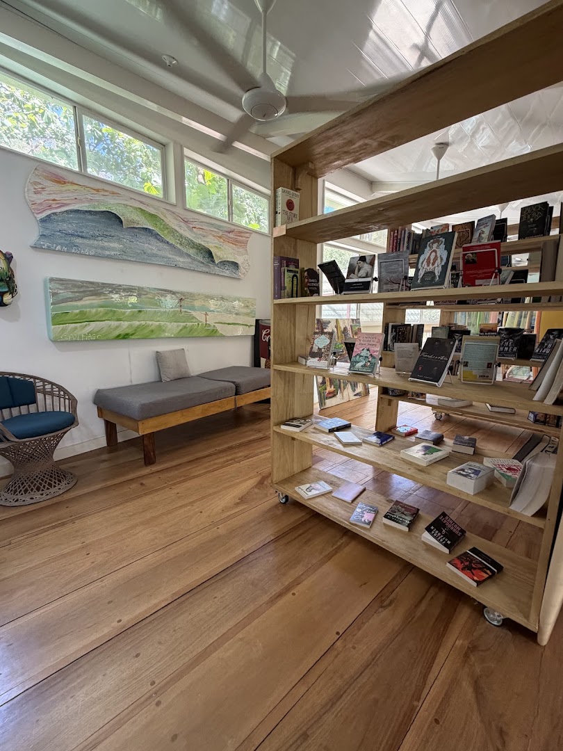 Nosara Art Gallery: gallery interior and collection