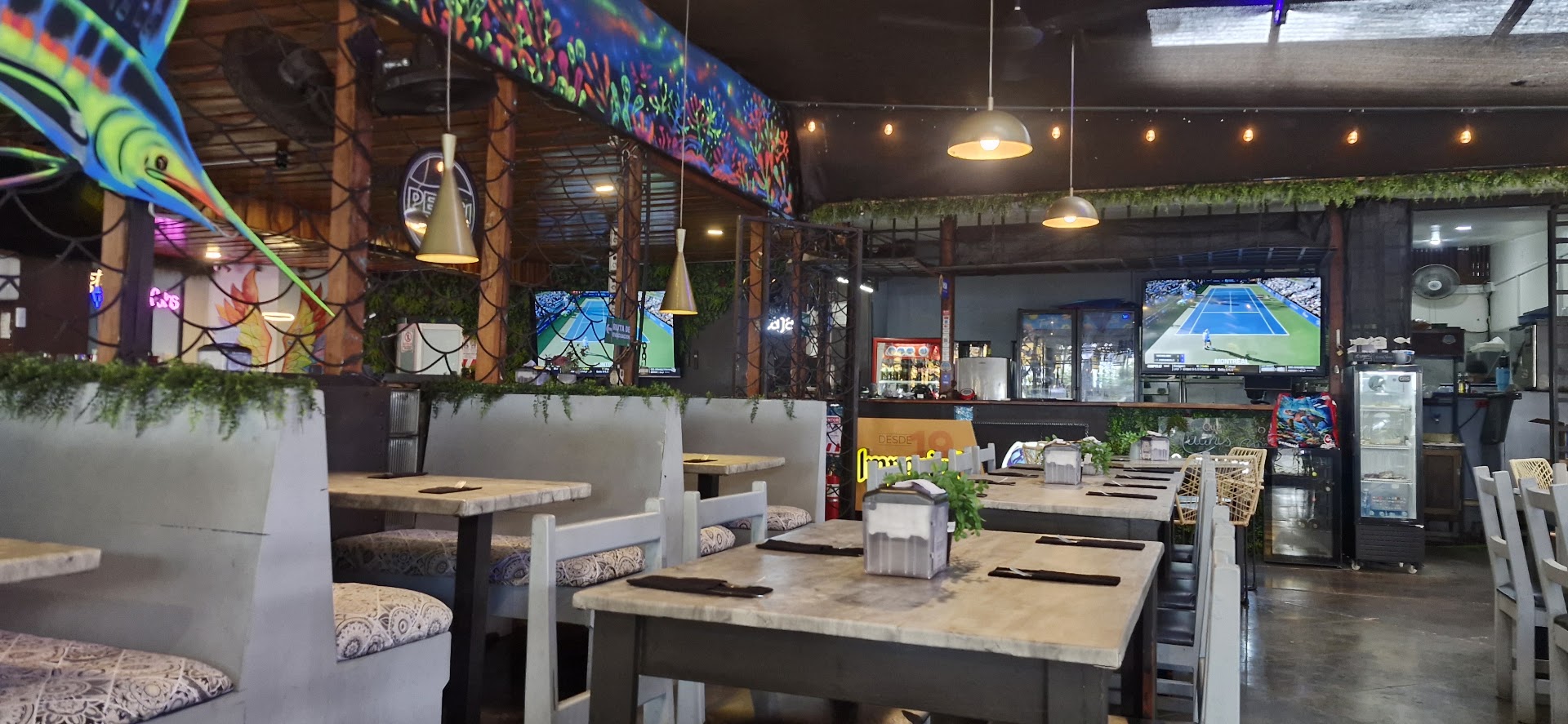 El Gran Escape Restaurant & Bar: clear view of restaurant interior