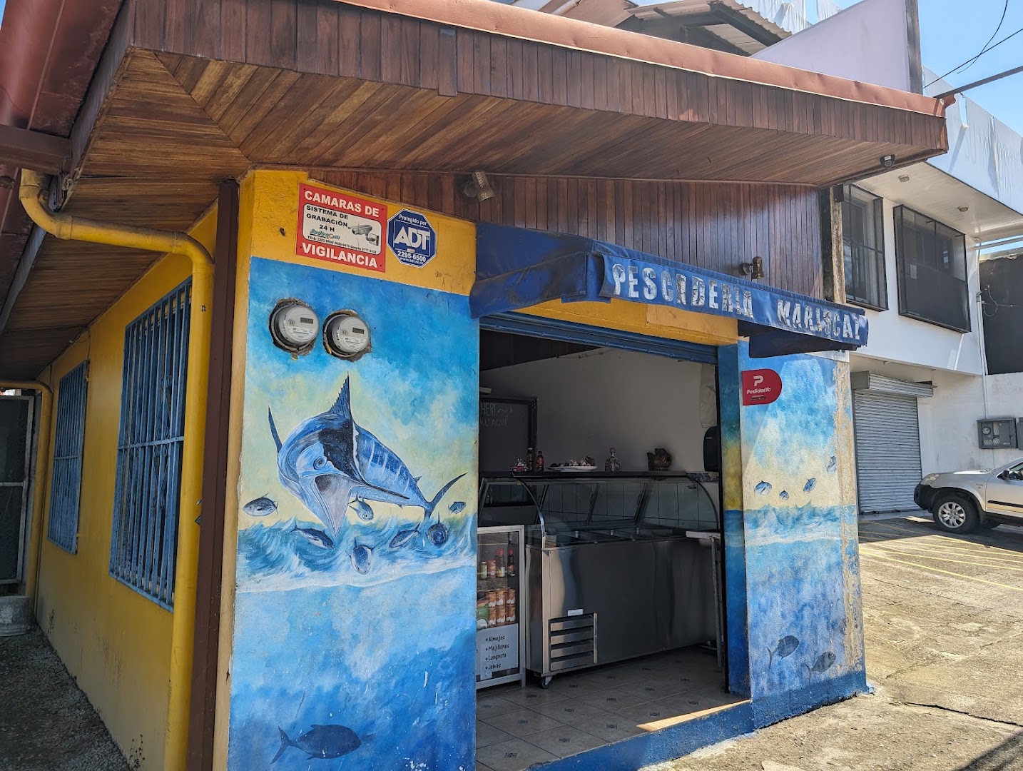 Pescadería Mariscal: clear storefront photo of shop