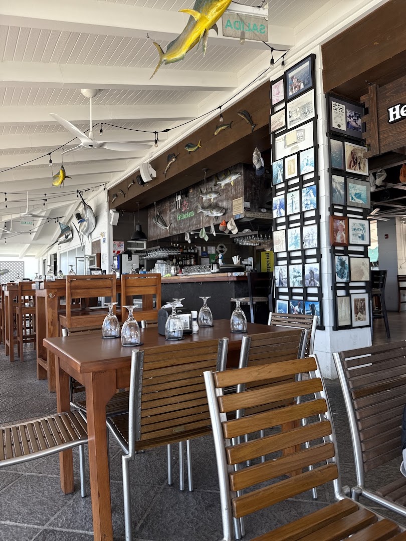 Runaway Grill: inviting and clear restaurant interior