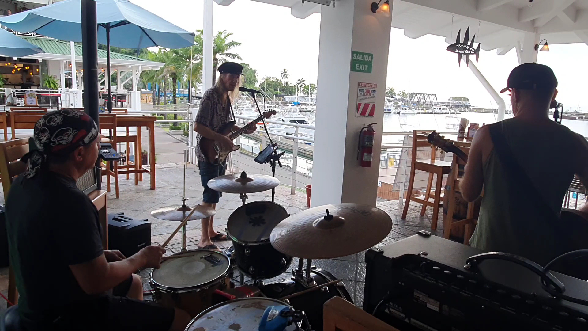 Runaway Grill: live music enhances venue atmosphere
