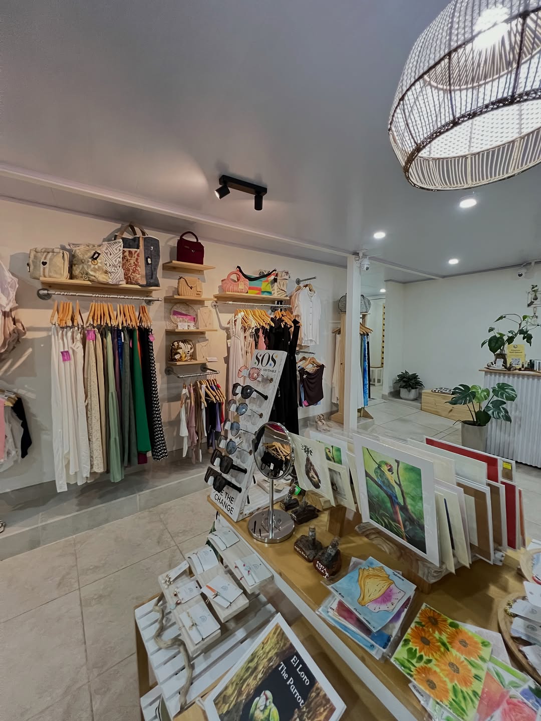 Del Mar Boutique: clear, inviting shop interior display