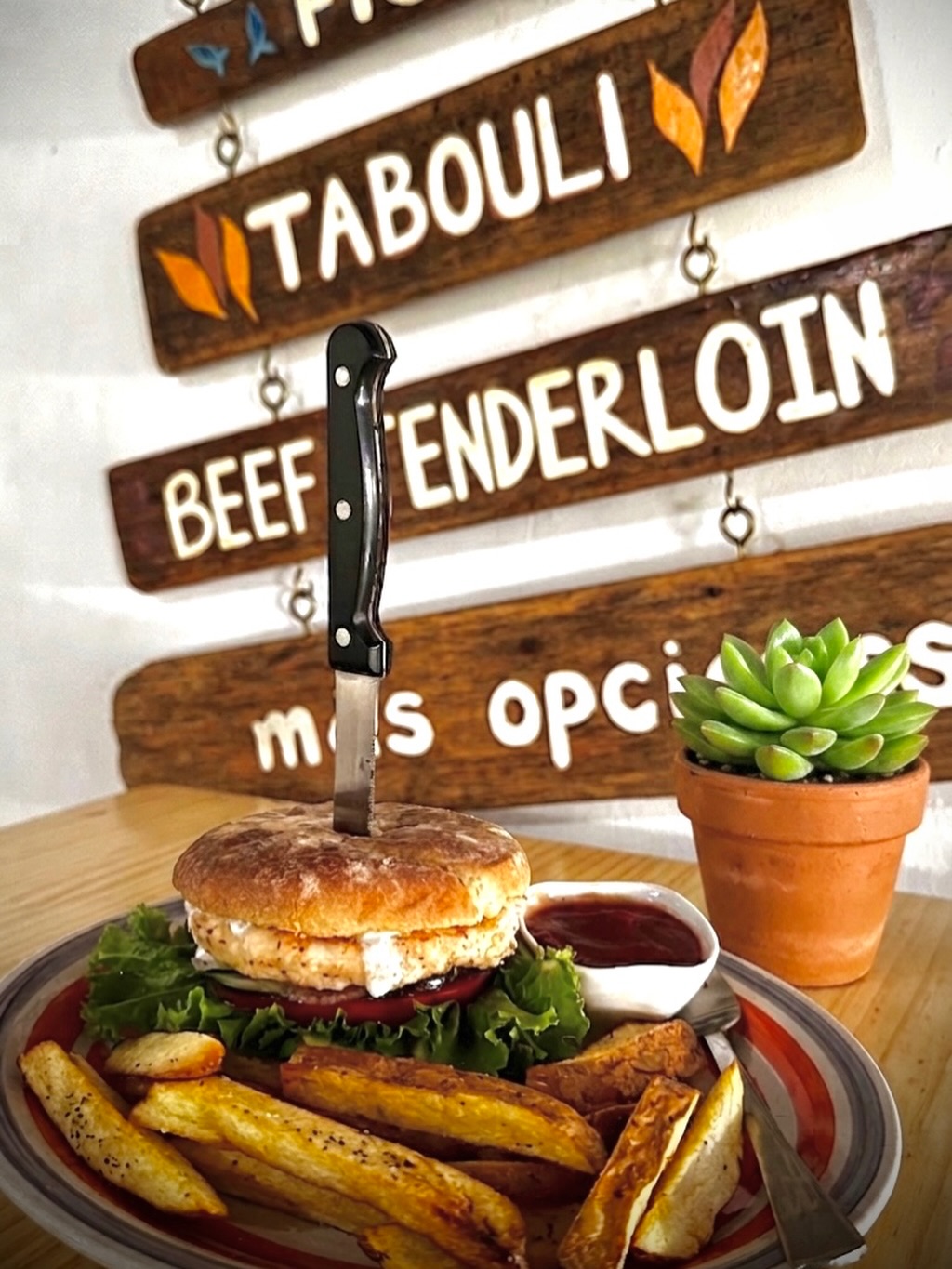 Falafel Café Sámara: appetizing food photo with branding