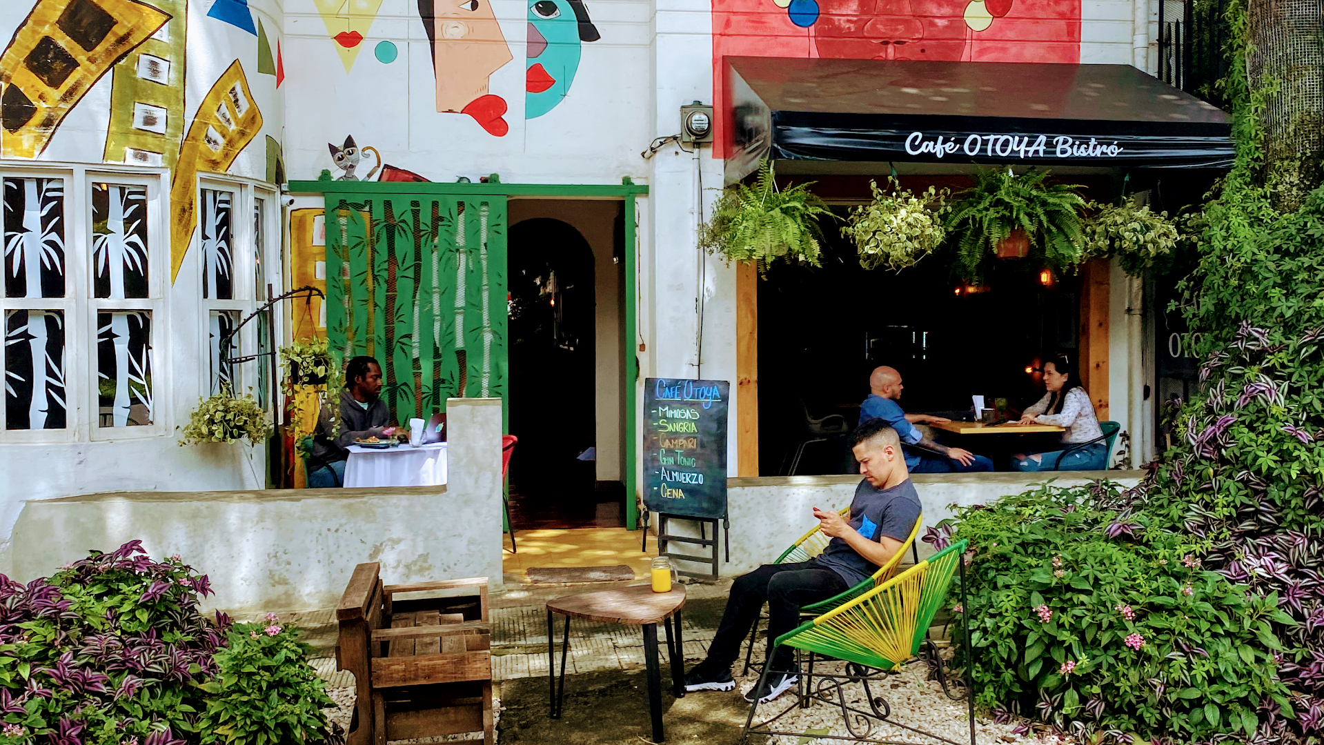 Café Otoya Bistró: inviting and clear venue exterior