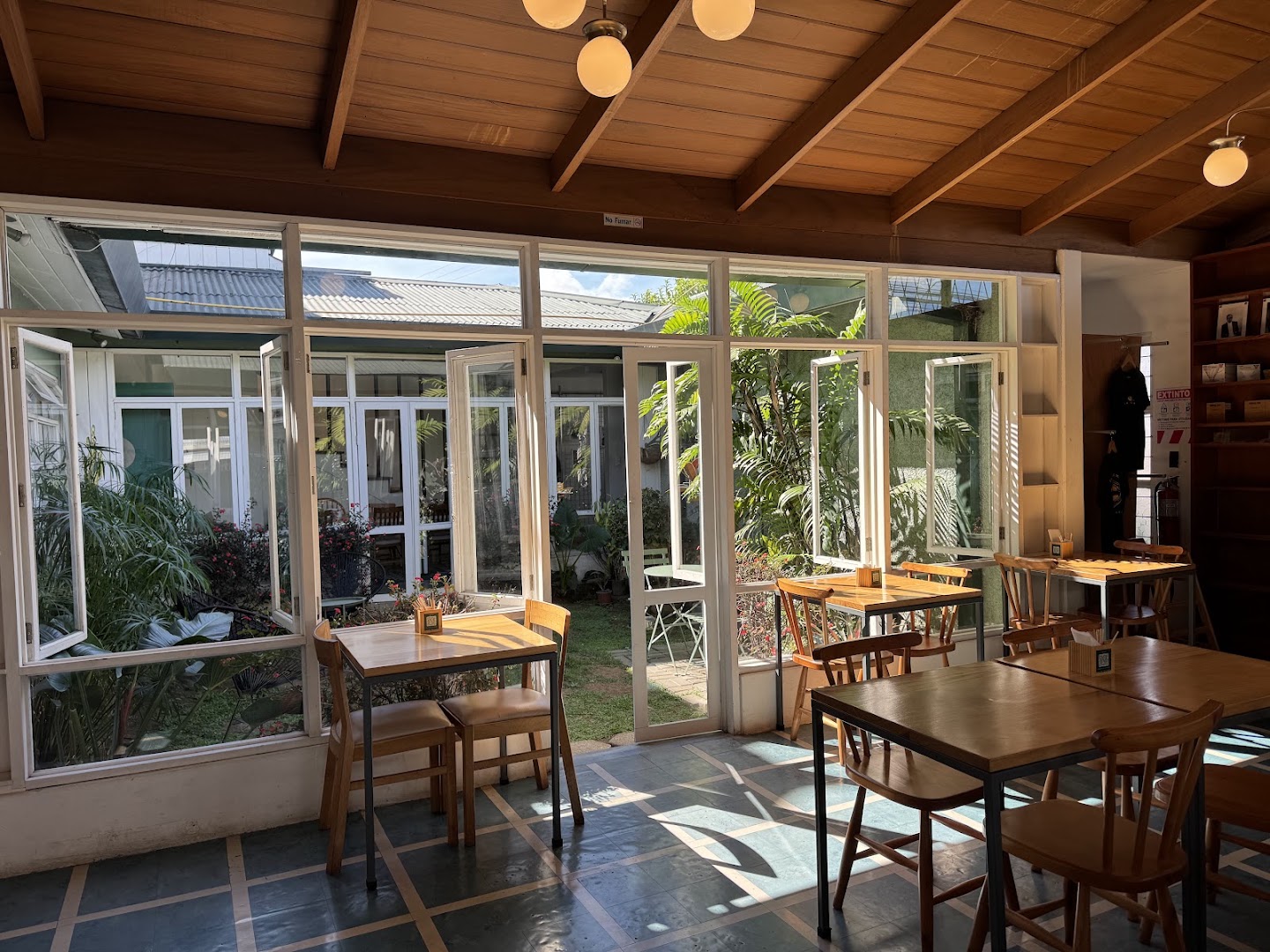 Casa Clara: clear, inviting interior atmosphere