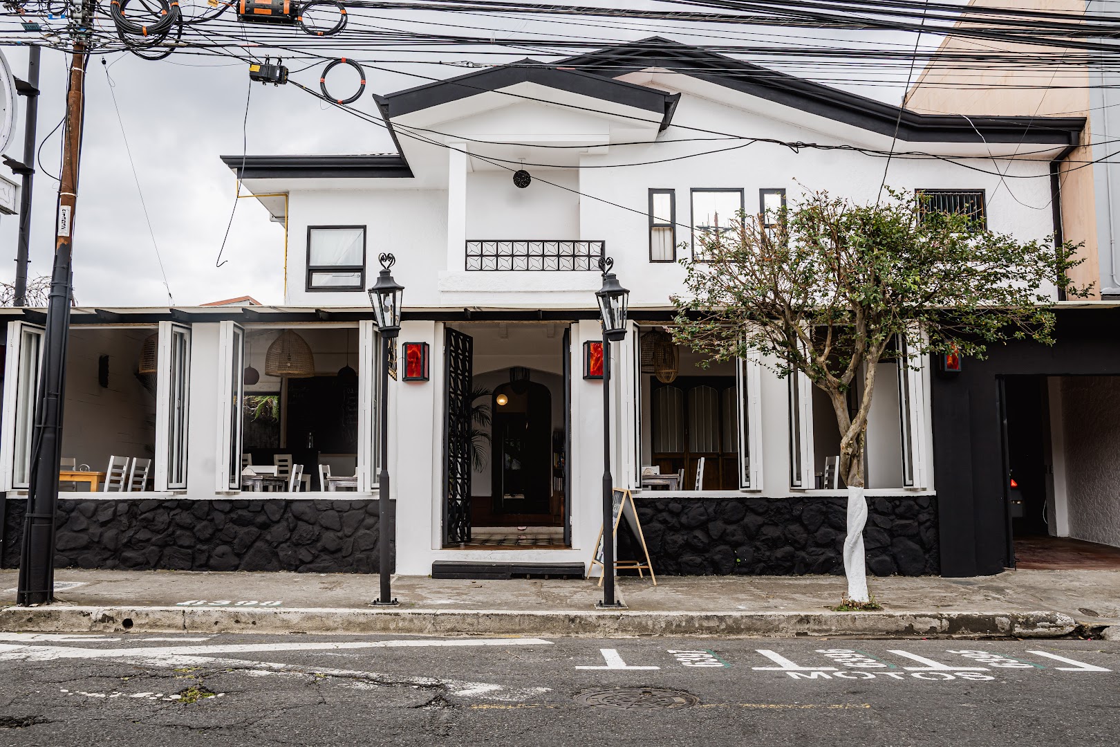 Luz de Luna: clear exterior shot of venue
