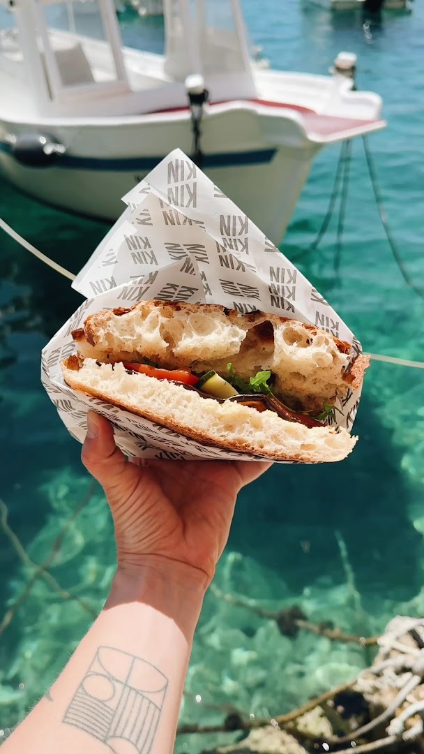 Kinkin: appetizing food photo with branding