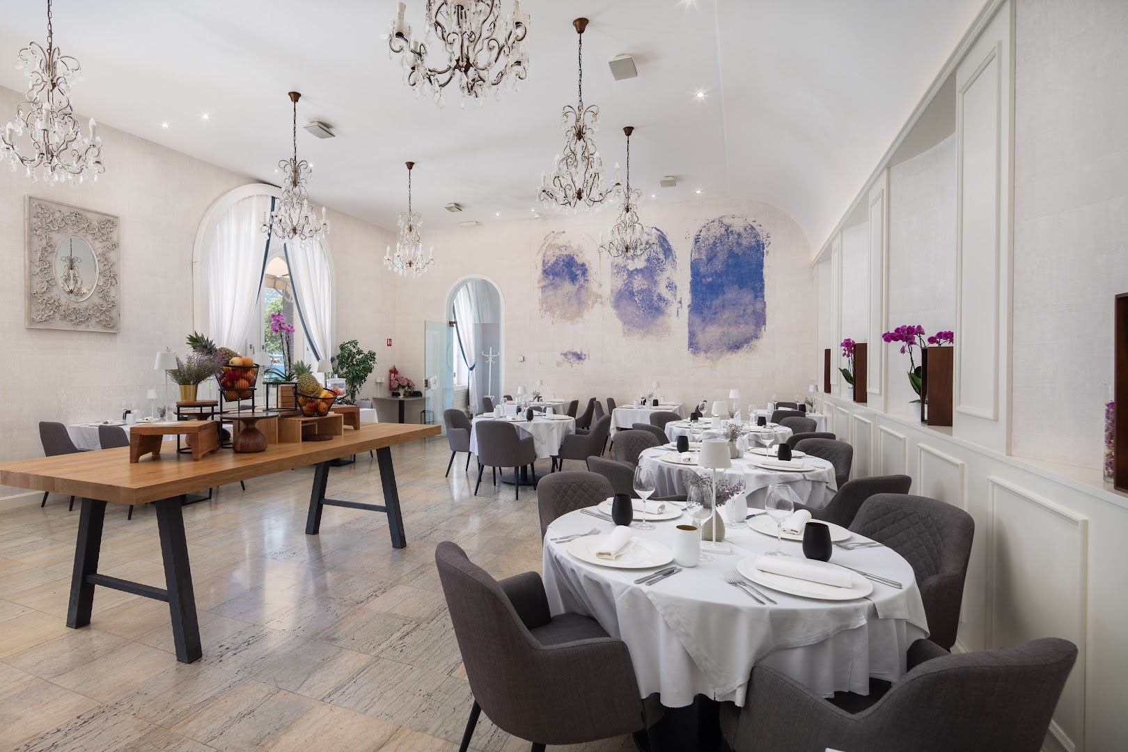 7 Seas Restaurant & Bar by Matija Bogdan: professional interior shot of restaurant