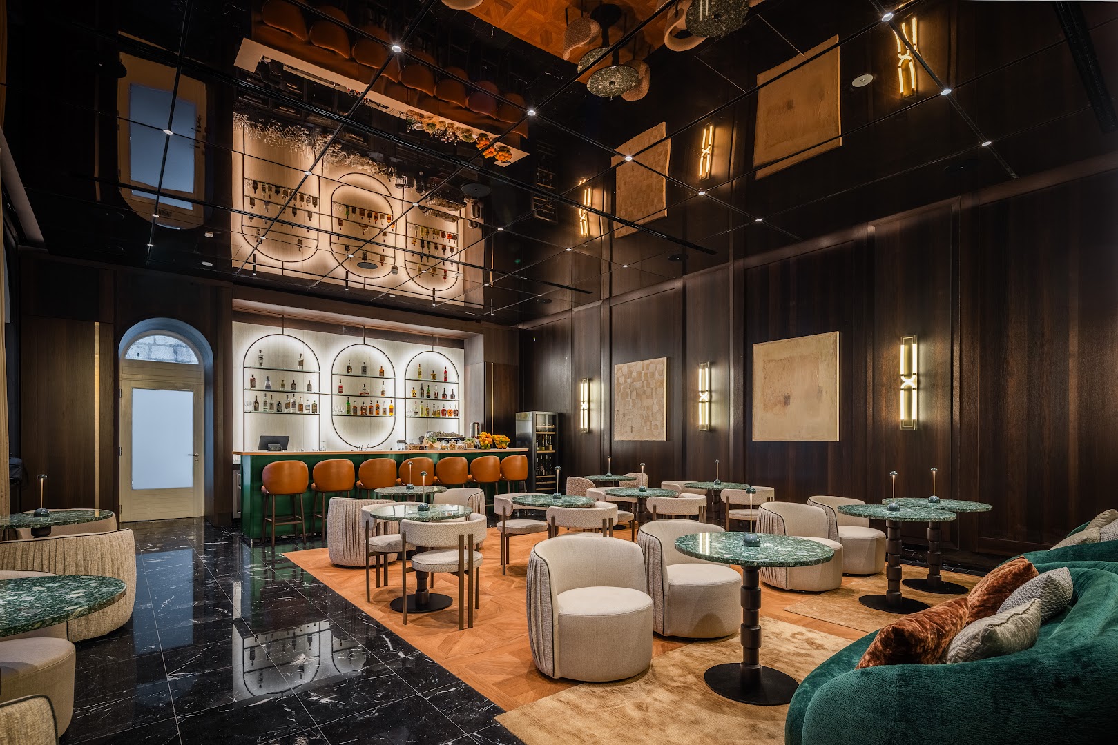 7 Seas Restaurant & Bar by Matija Bogdan: professional interior shot of restaurant